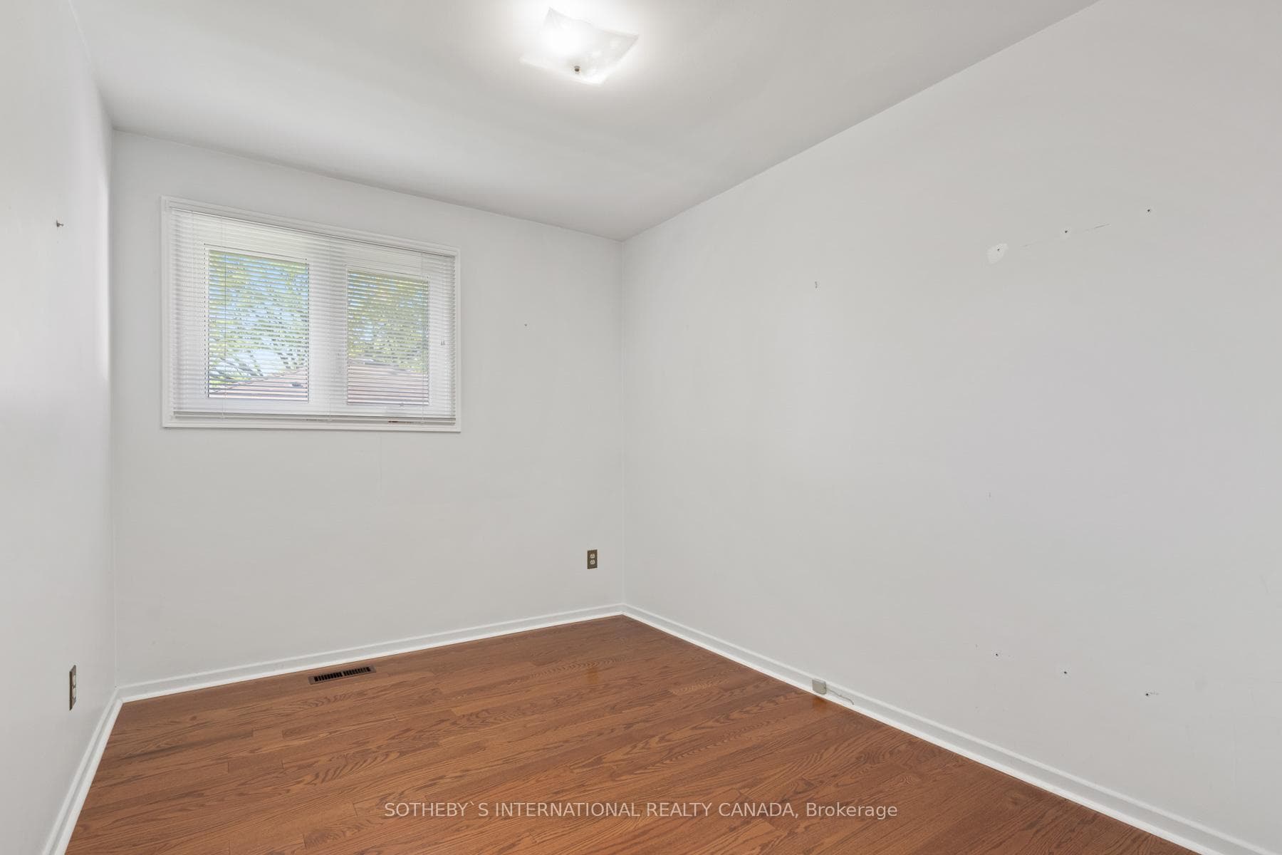 1176 Grange Road photo 16