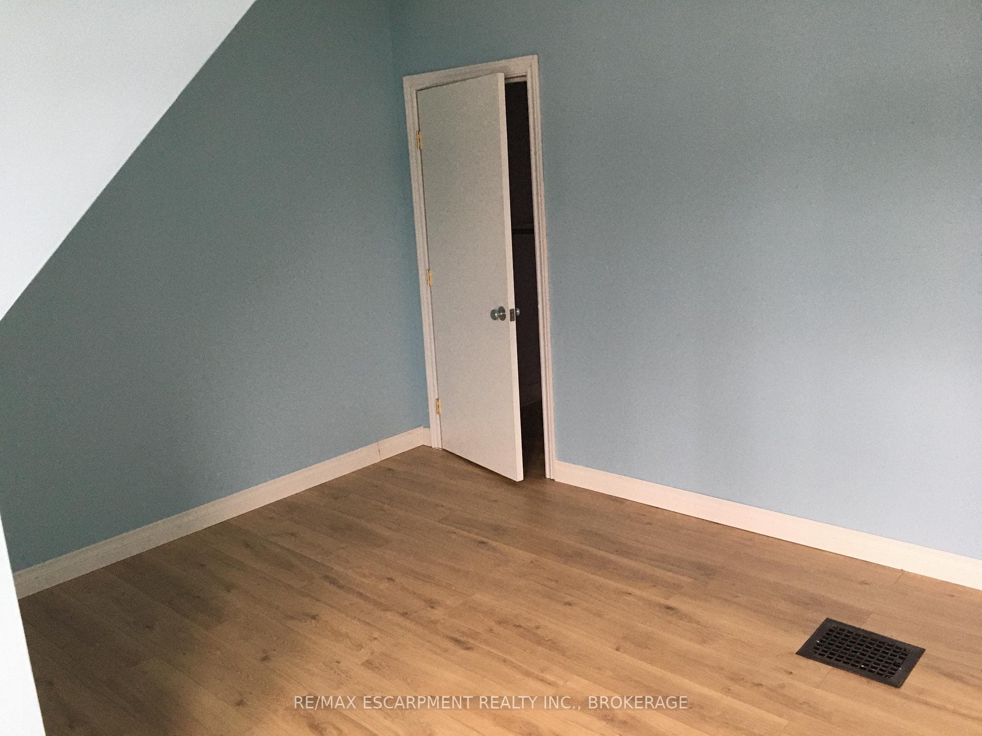 18 MERCHISON Avenue photo 9