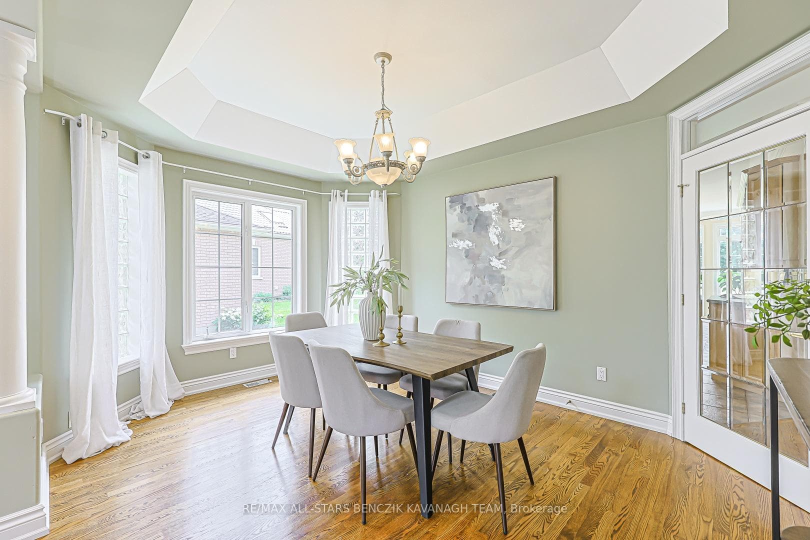 5633 Lakeshore Road photo 5