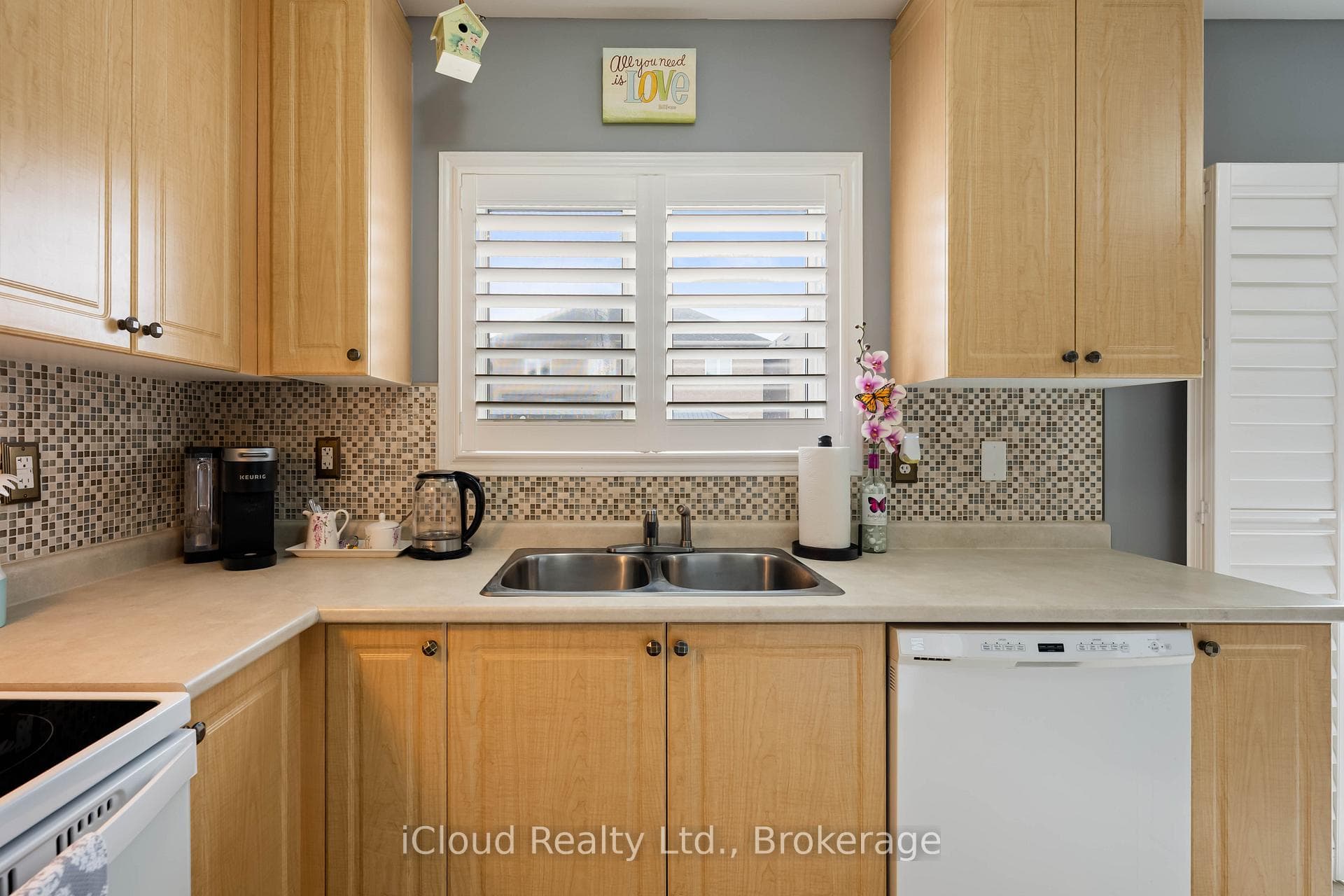 100 Goldham Way photo 14