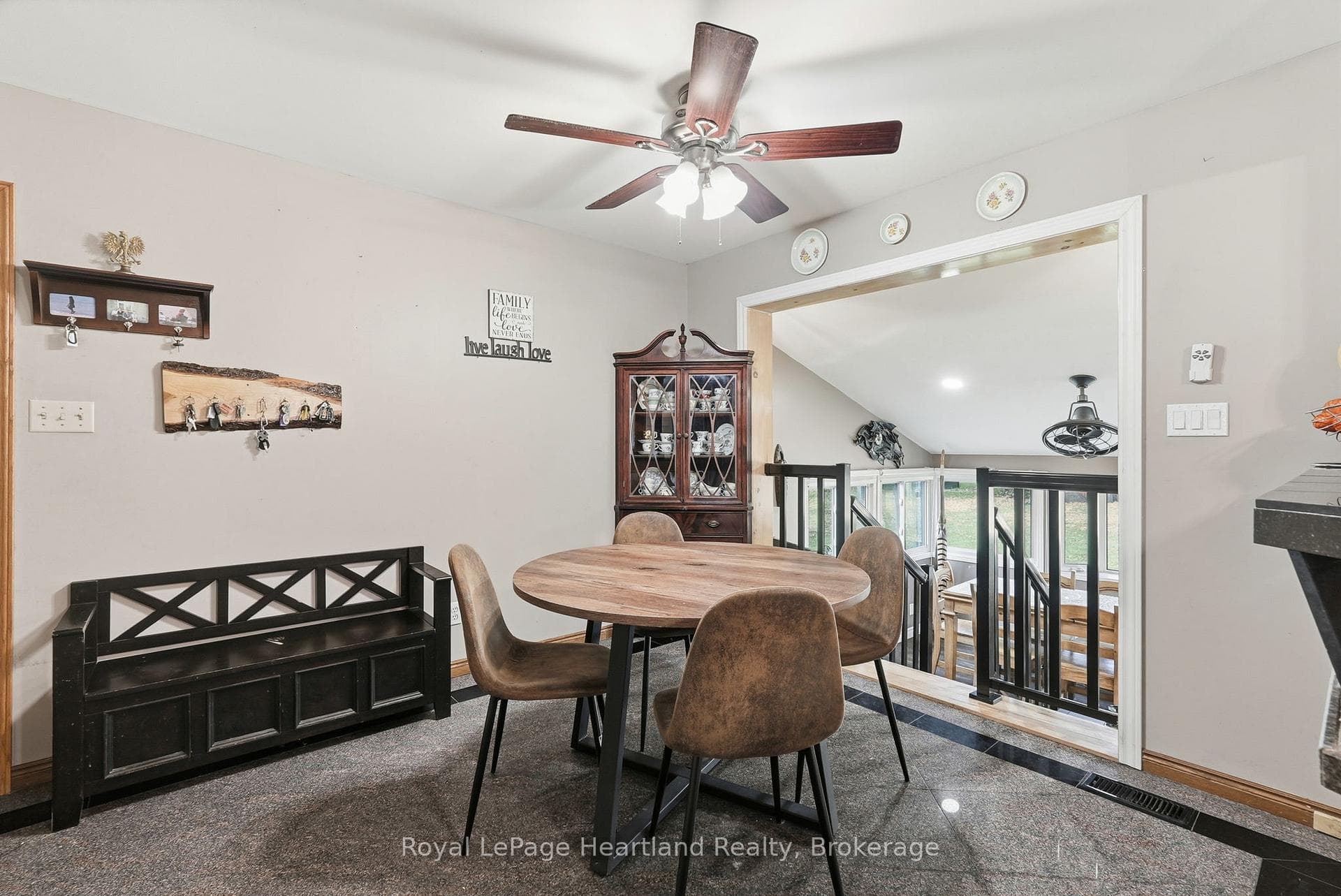 292 Wellington Street photo 10