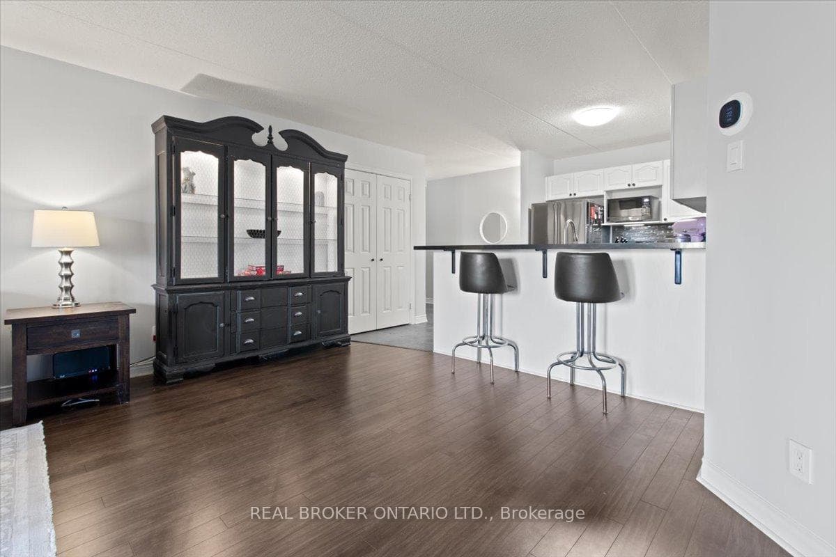 2010 Cleaver Avenue Unit 214 photo 8