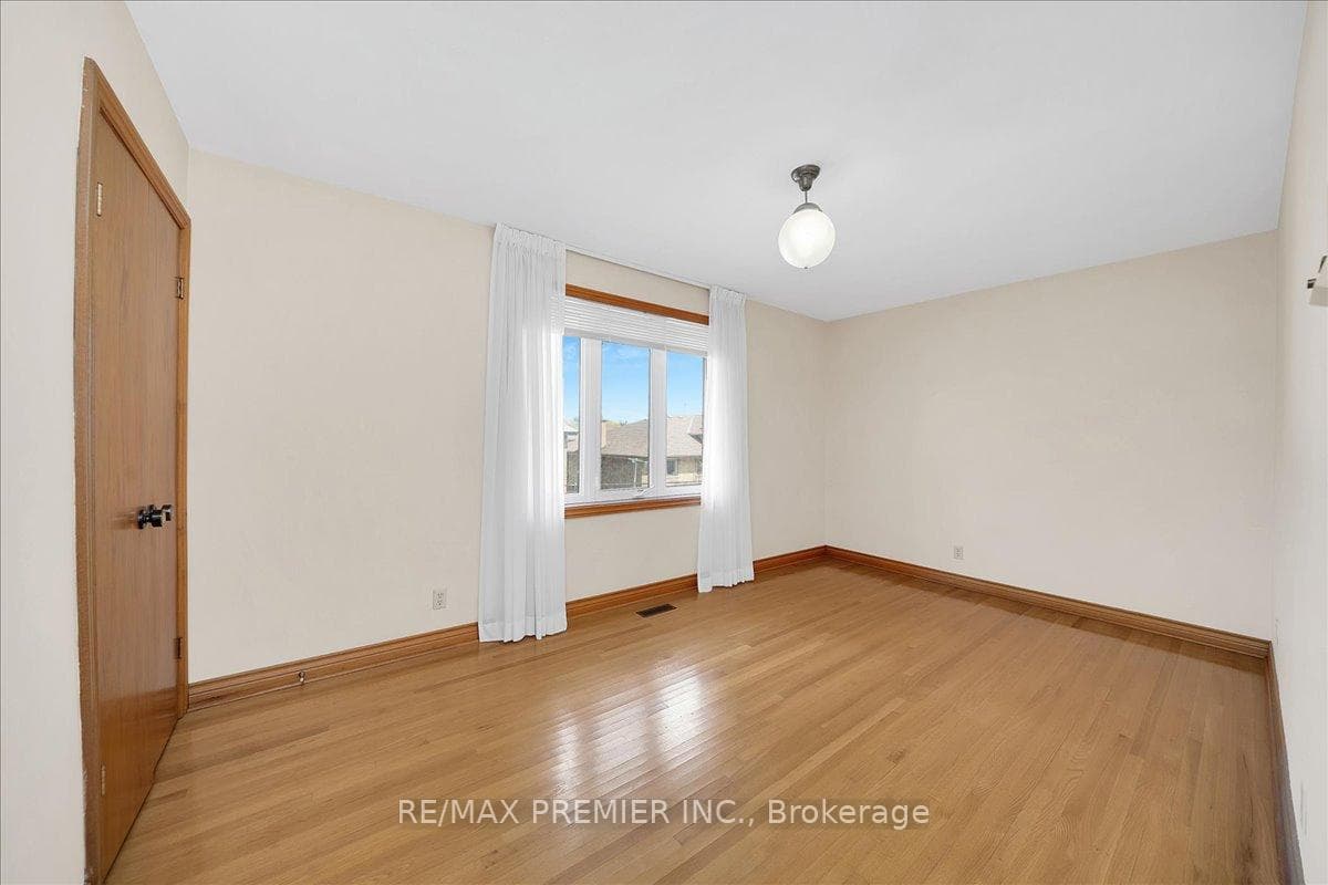 100 Hallsport Crescent photo 27