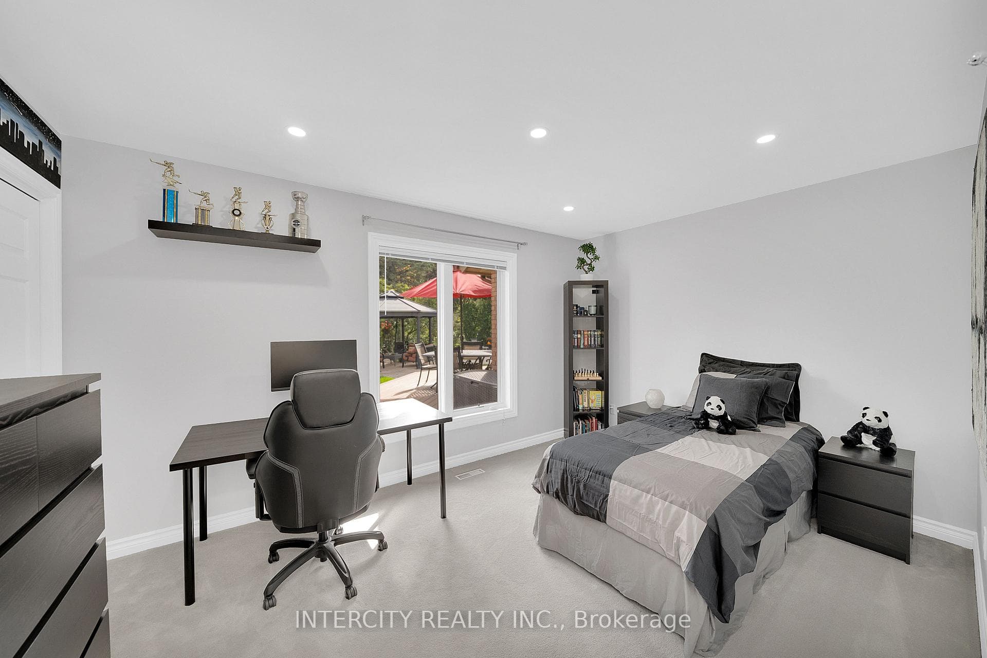 137 Curtis Crescent photo 19