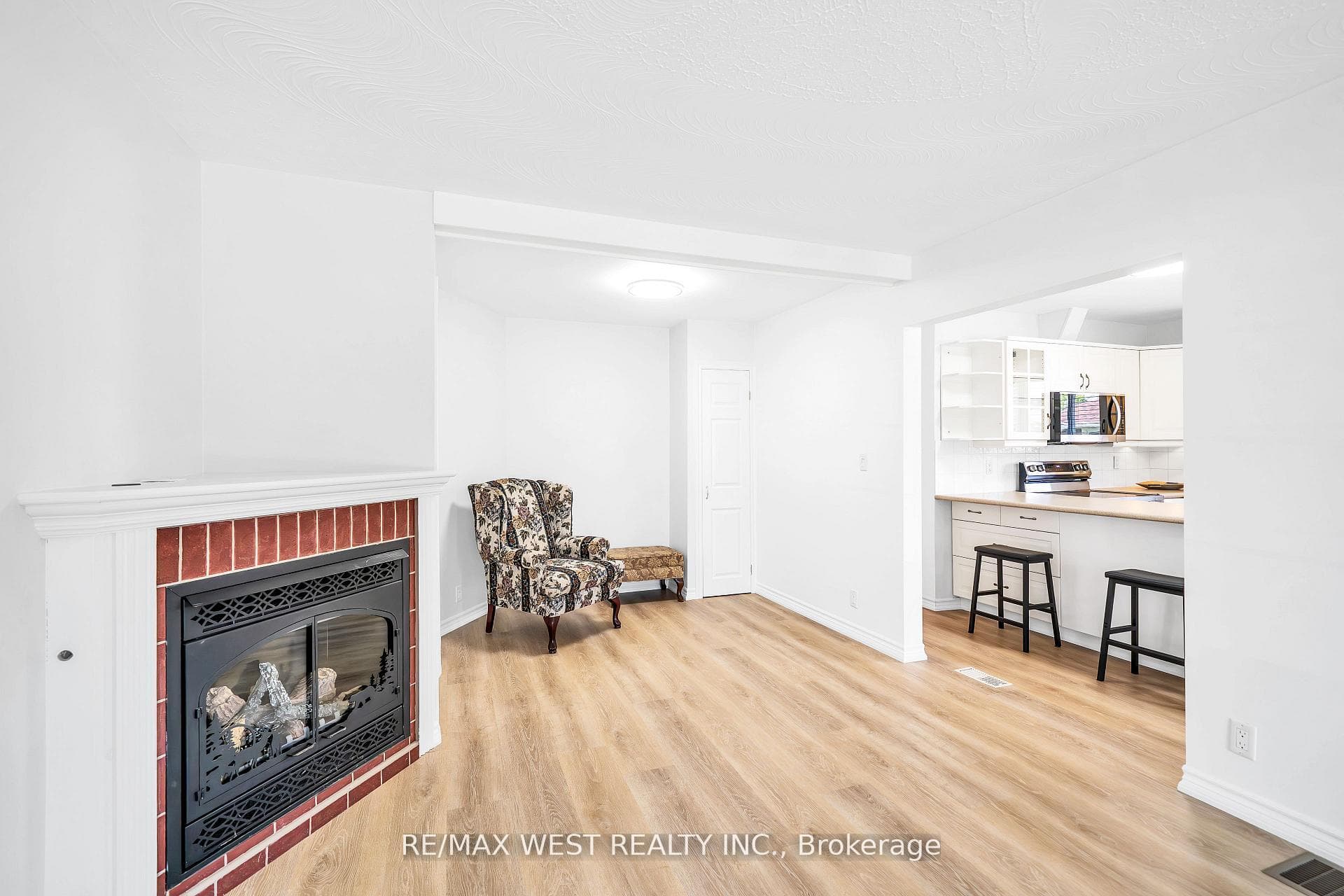 12 Athabasca Street photo 8