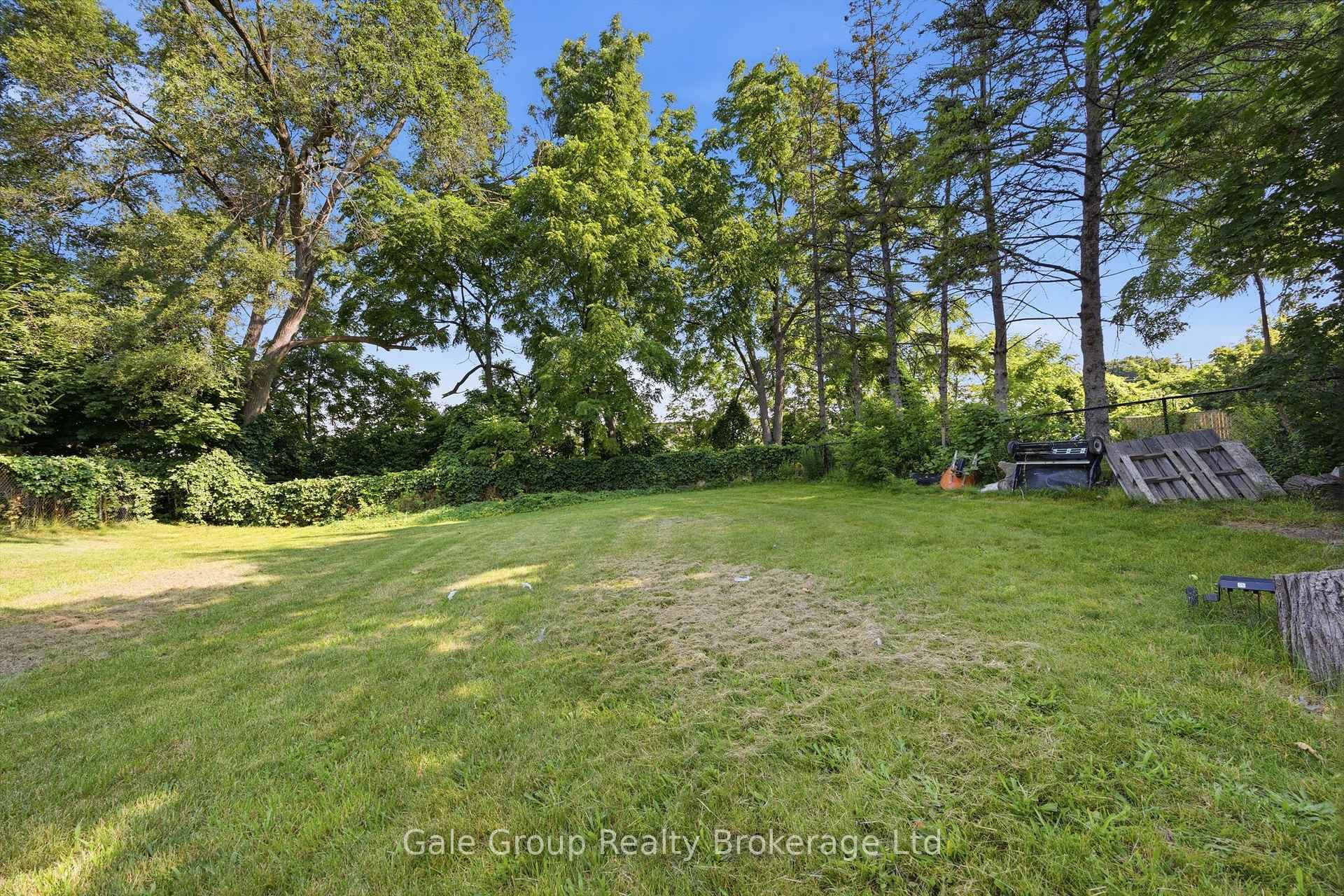 813 Dufferin Street photo 18