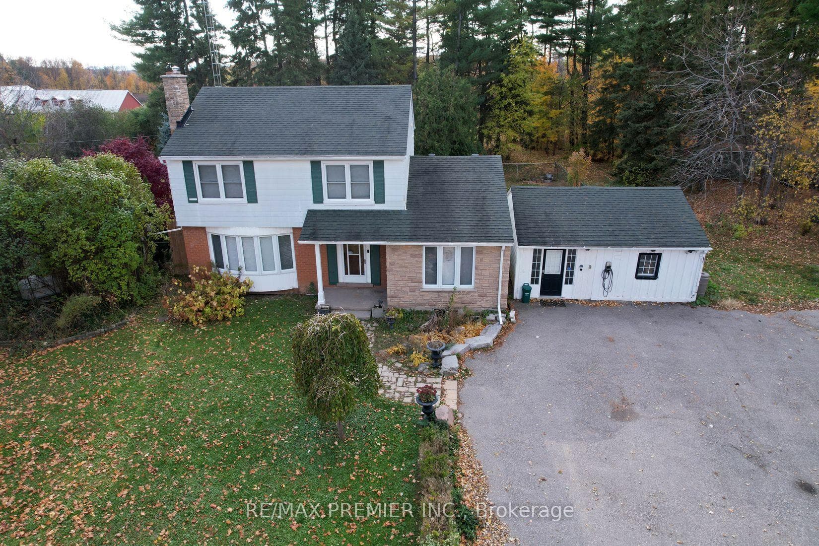 9190 Trafalgar Road photo 2