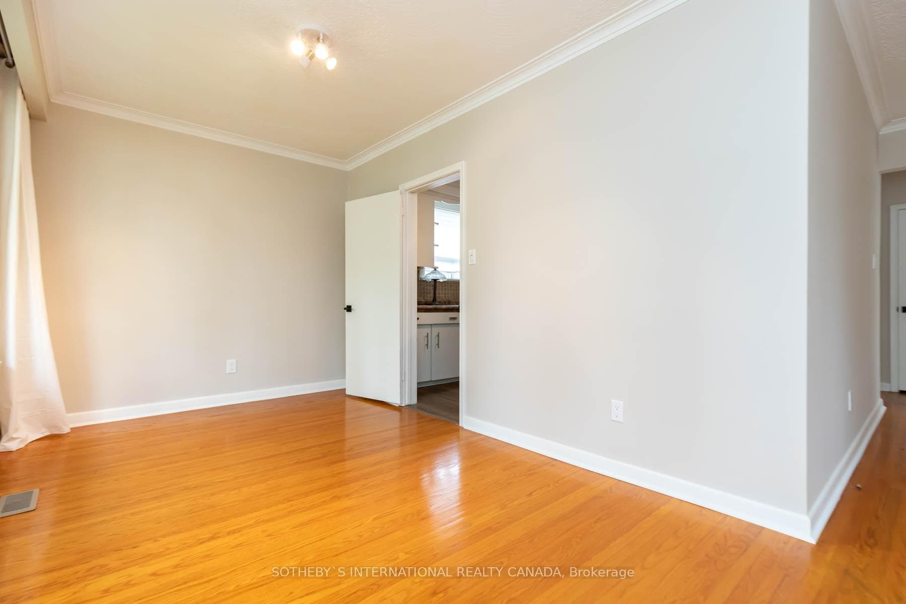 4 Ixworth Road photo 10