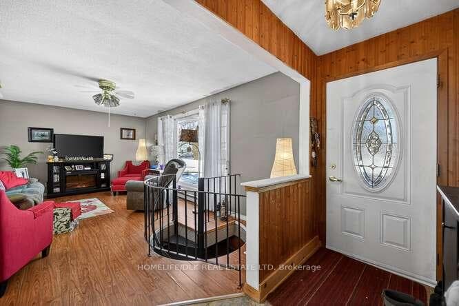 73 Adelaide St S Street photo 4