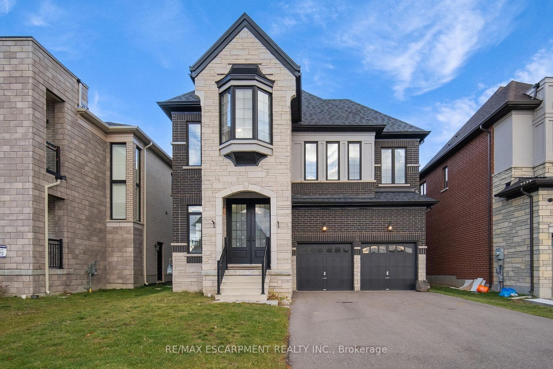 1095 Edinburgh Drive photo 1