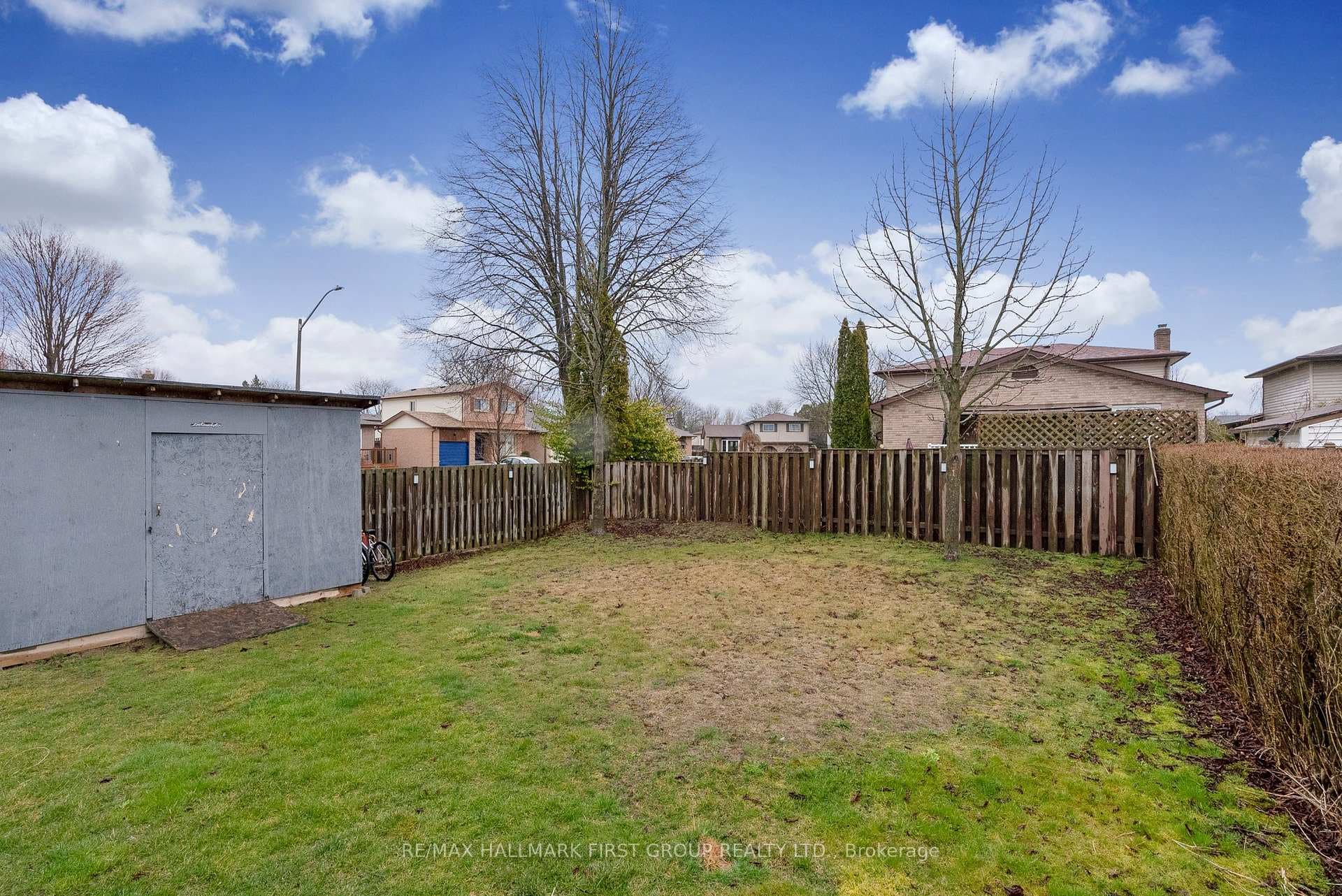 713 Hillcroft Street photo 33
