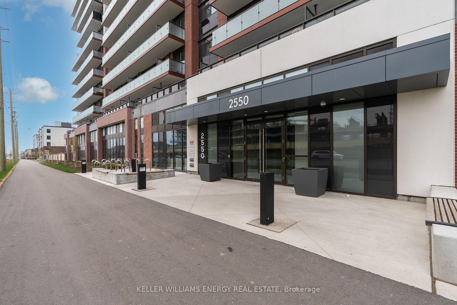 2550 Simcoe Street Unit 1919 photo 2