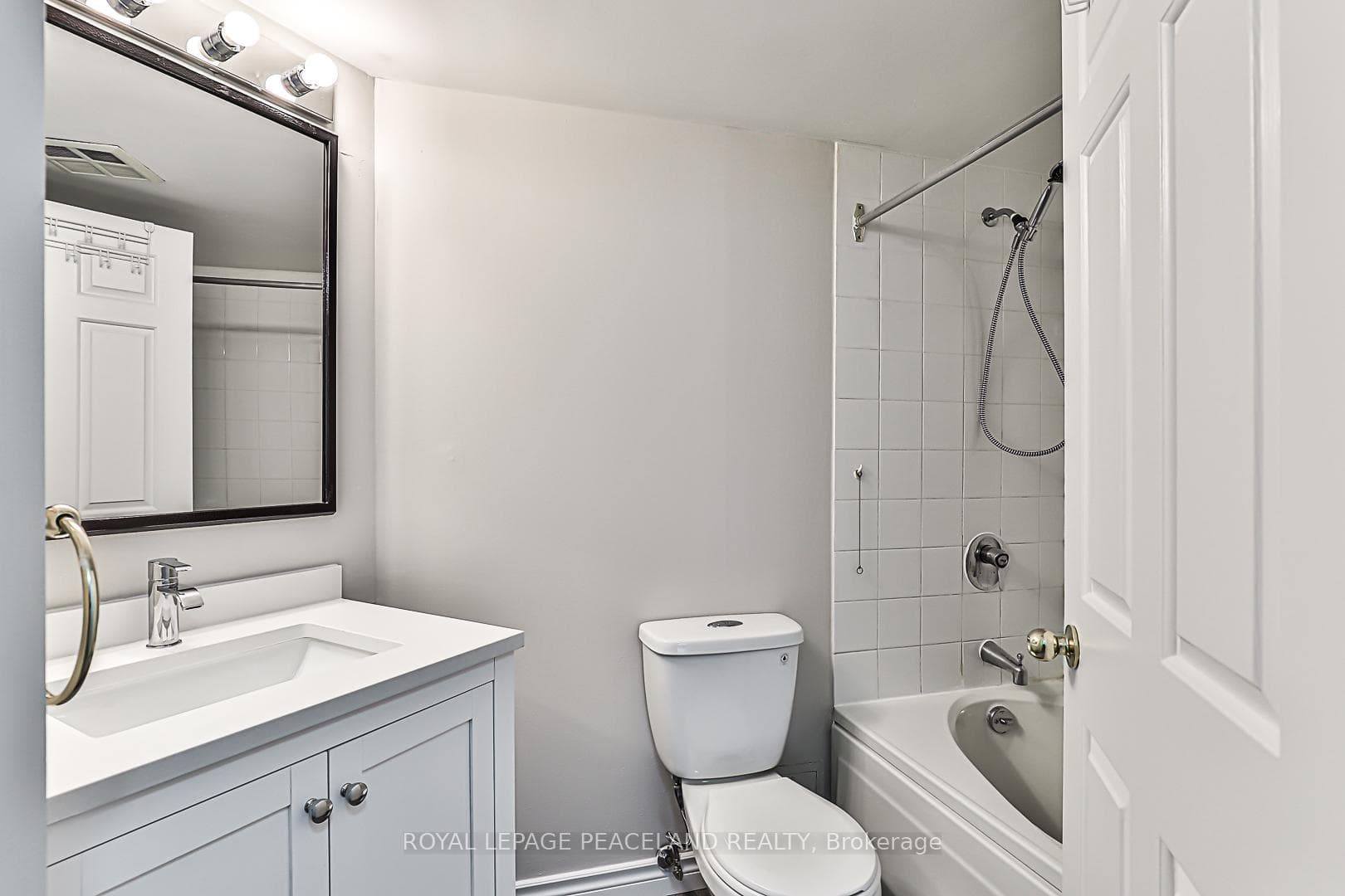 717 Bay Street Unit 1307 photo 24