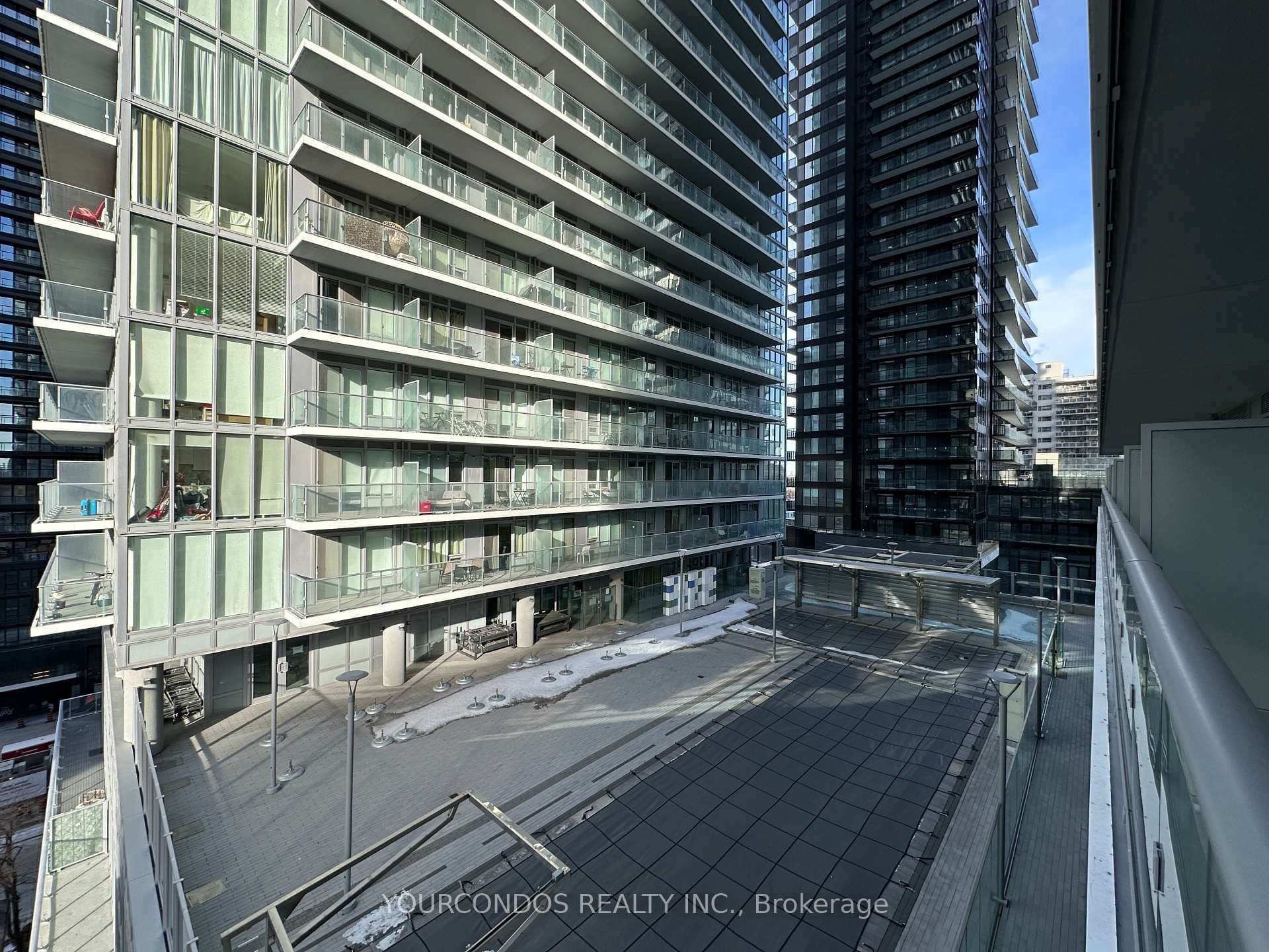 195 REDPATH Avenue Unit 813 photo 10
