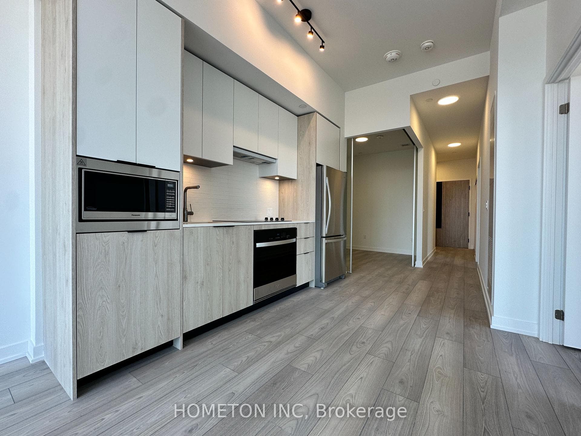 1007 The Queensway N/A Unit 907 photo 8