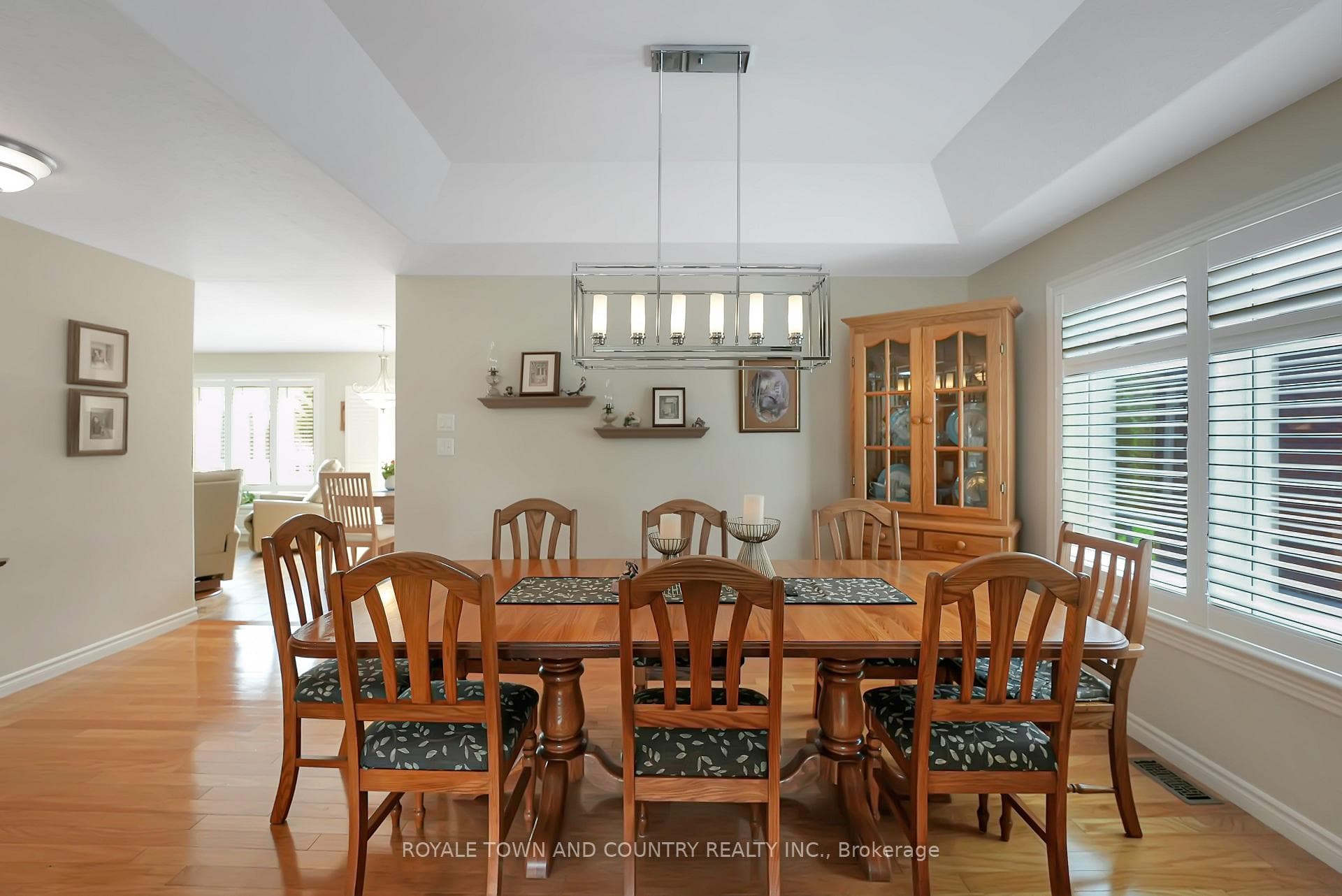 216 Lindsay Street photo 9
