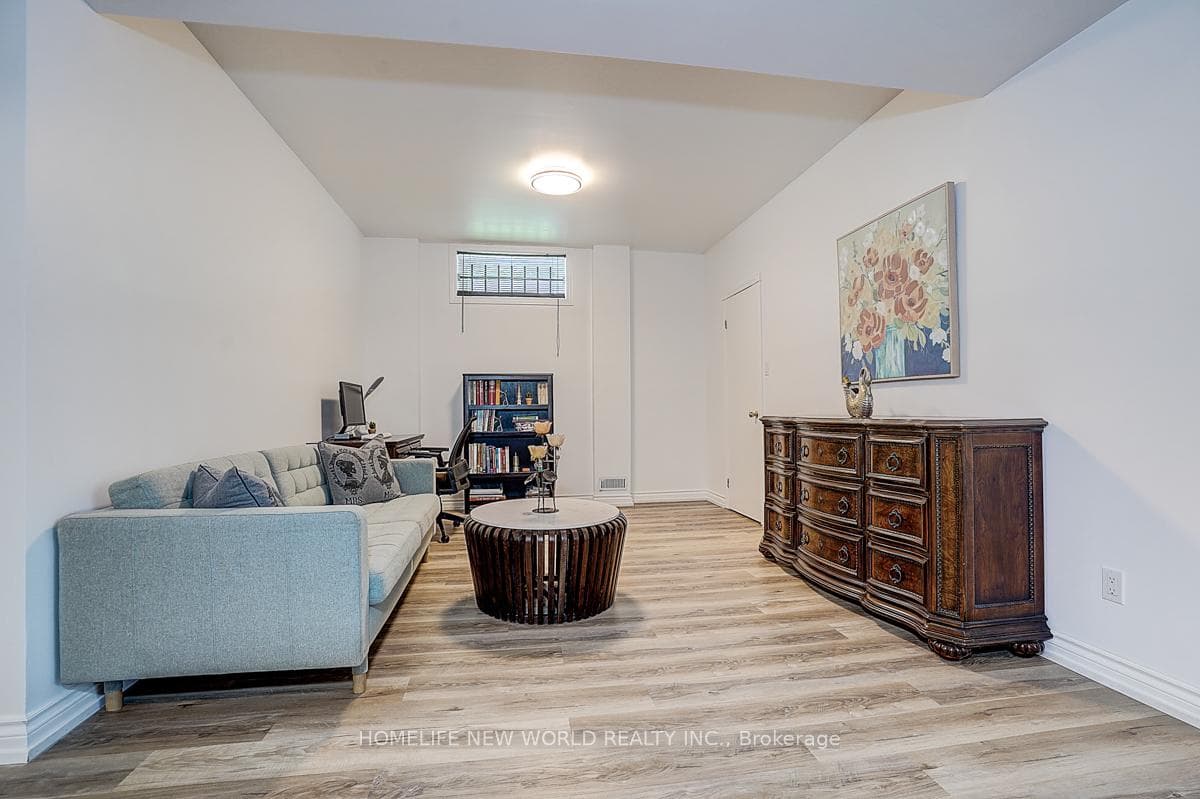 594 Woburn Avenue photo 29
