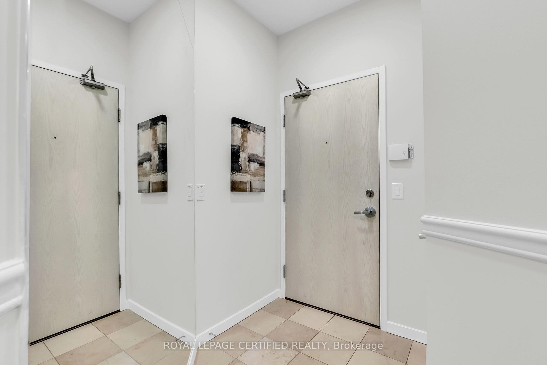 218 Queens Quay Unit 1405 photo 6