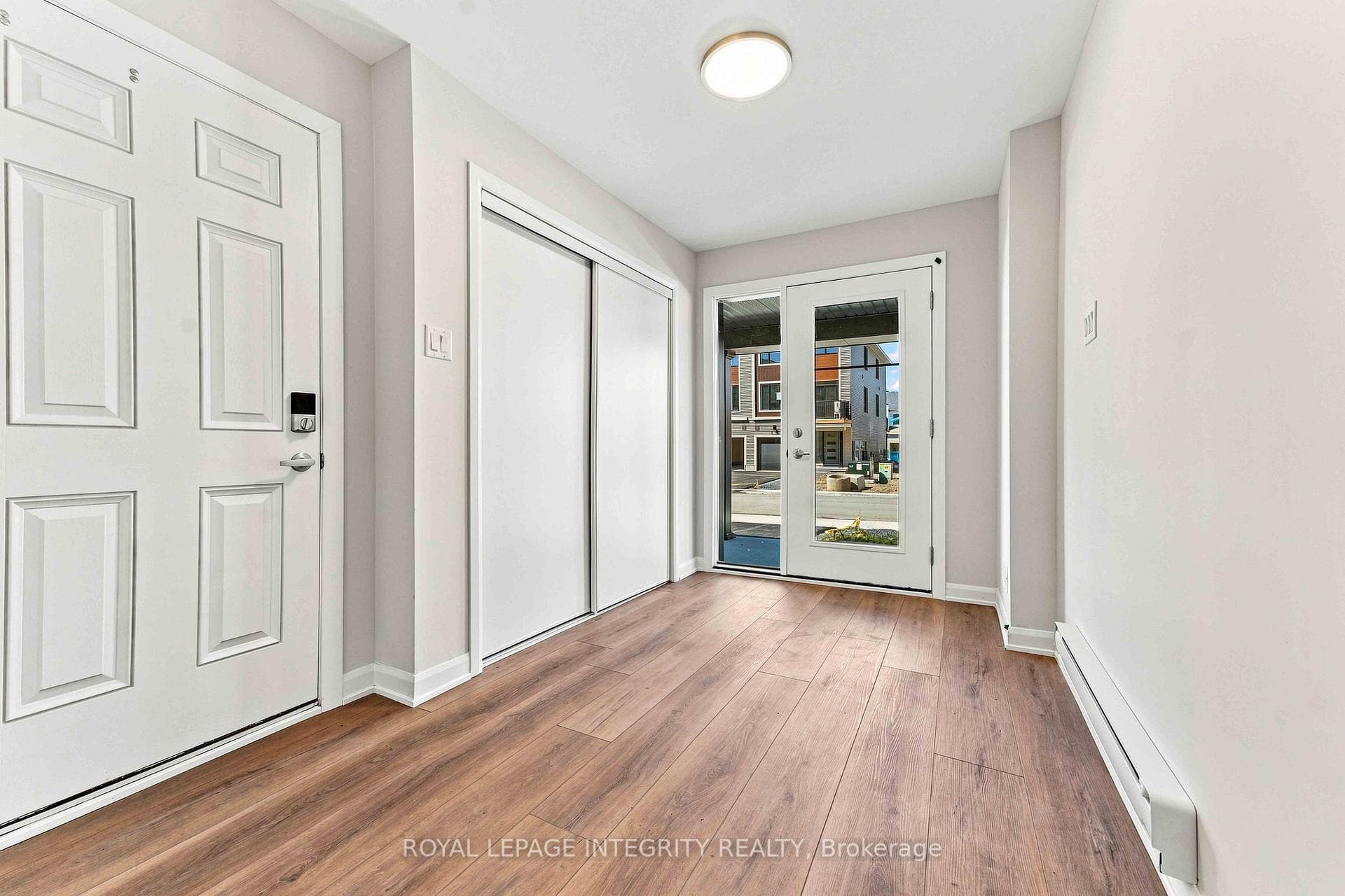 762 Tadpole Crescent photo 2