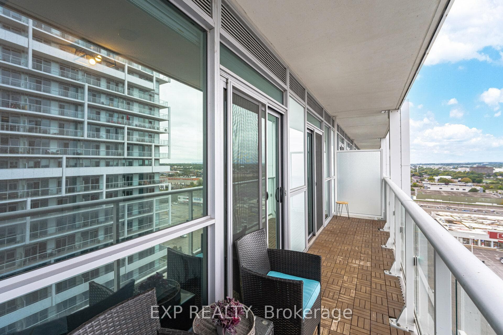 55 Speers Road Unit 1401 photo 20