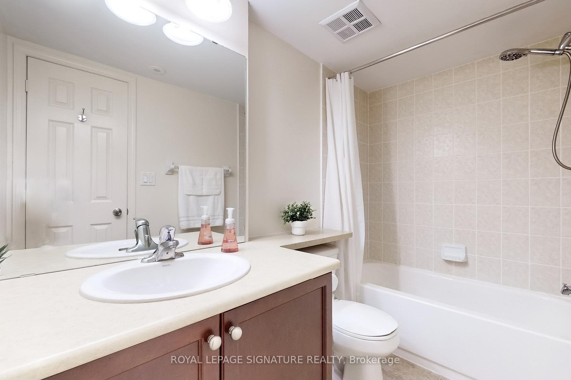 140 Louisbourg Way photo 17