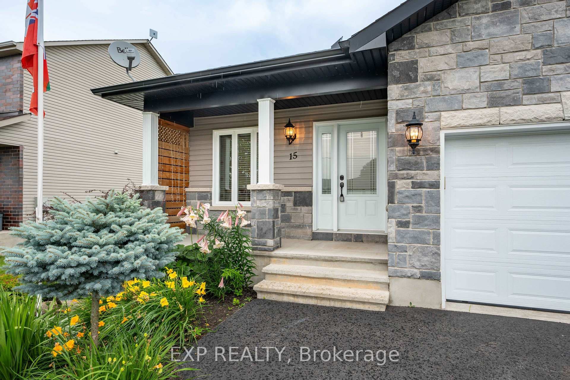 15 Gareau Crescent photo 1