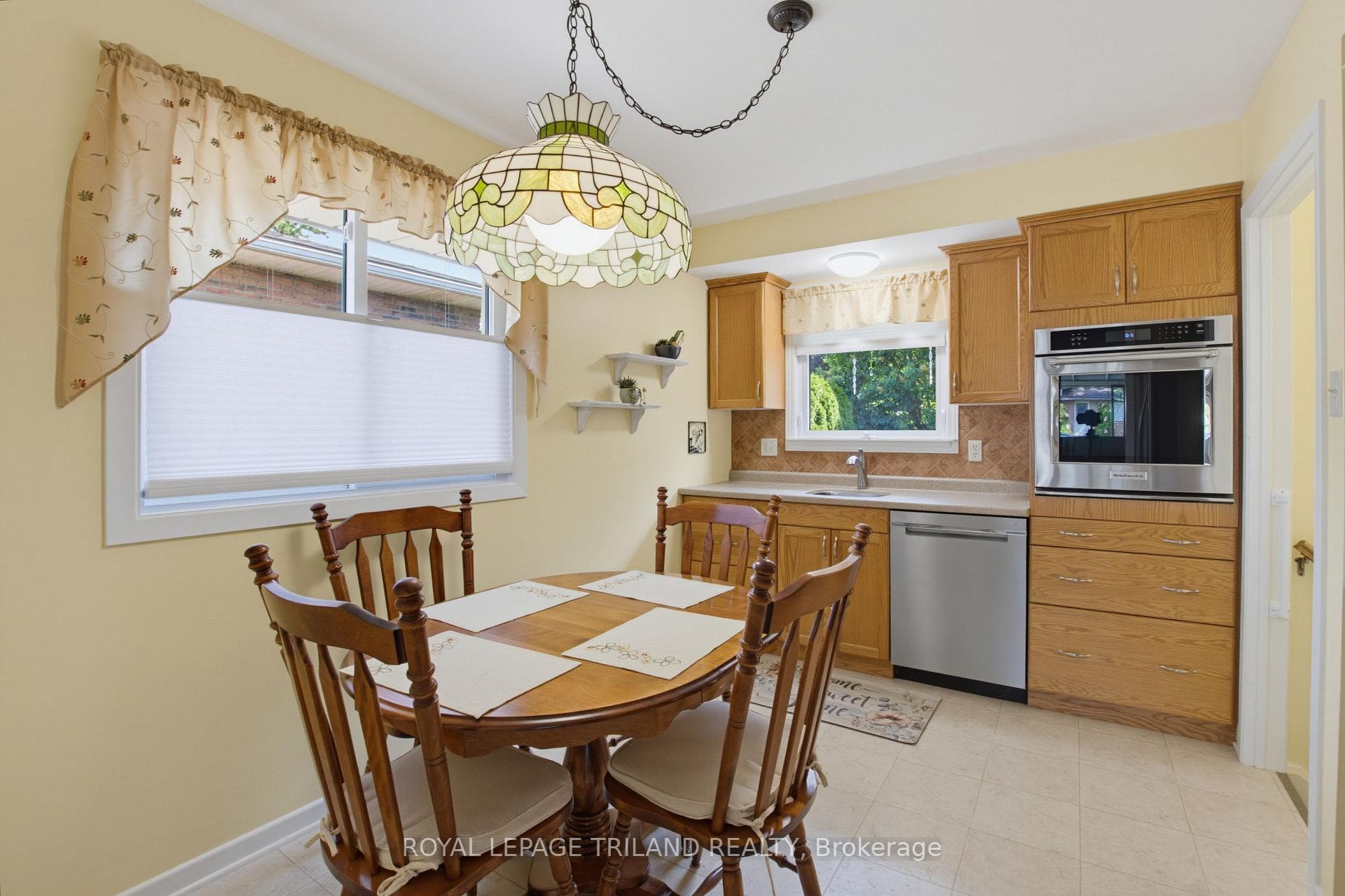 115 Champlain Crescent photo 4