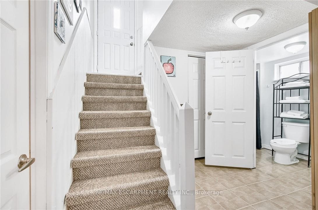 50 Sandalwood Avenue photo 22