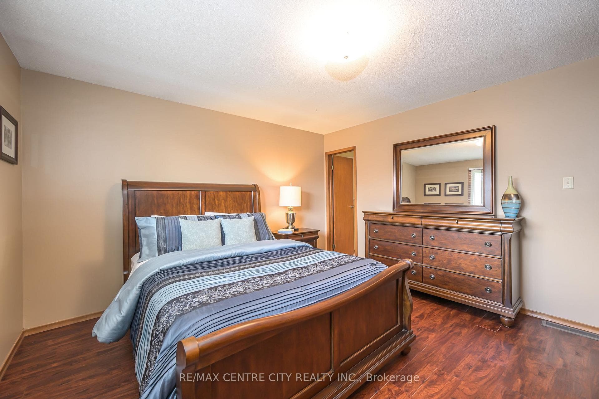 1003 Jalna Boulevard photo 14