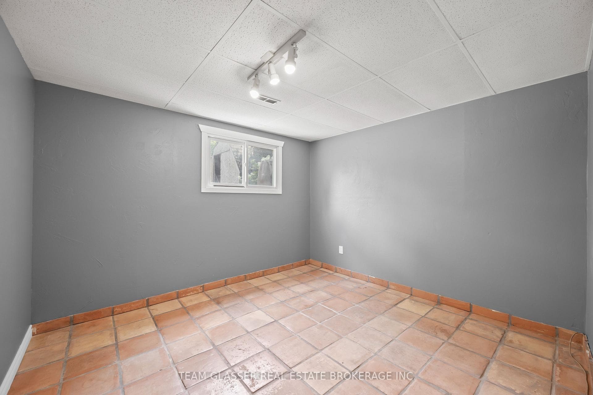 6 HEATH Place photo 29