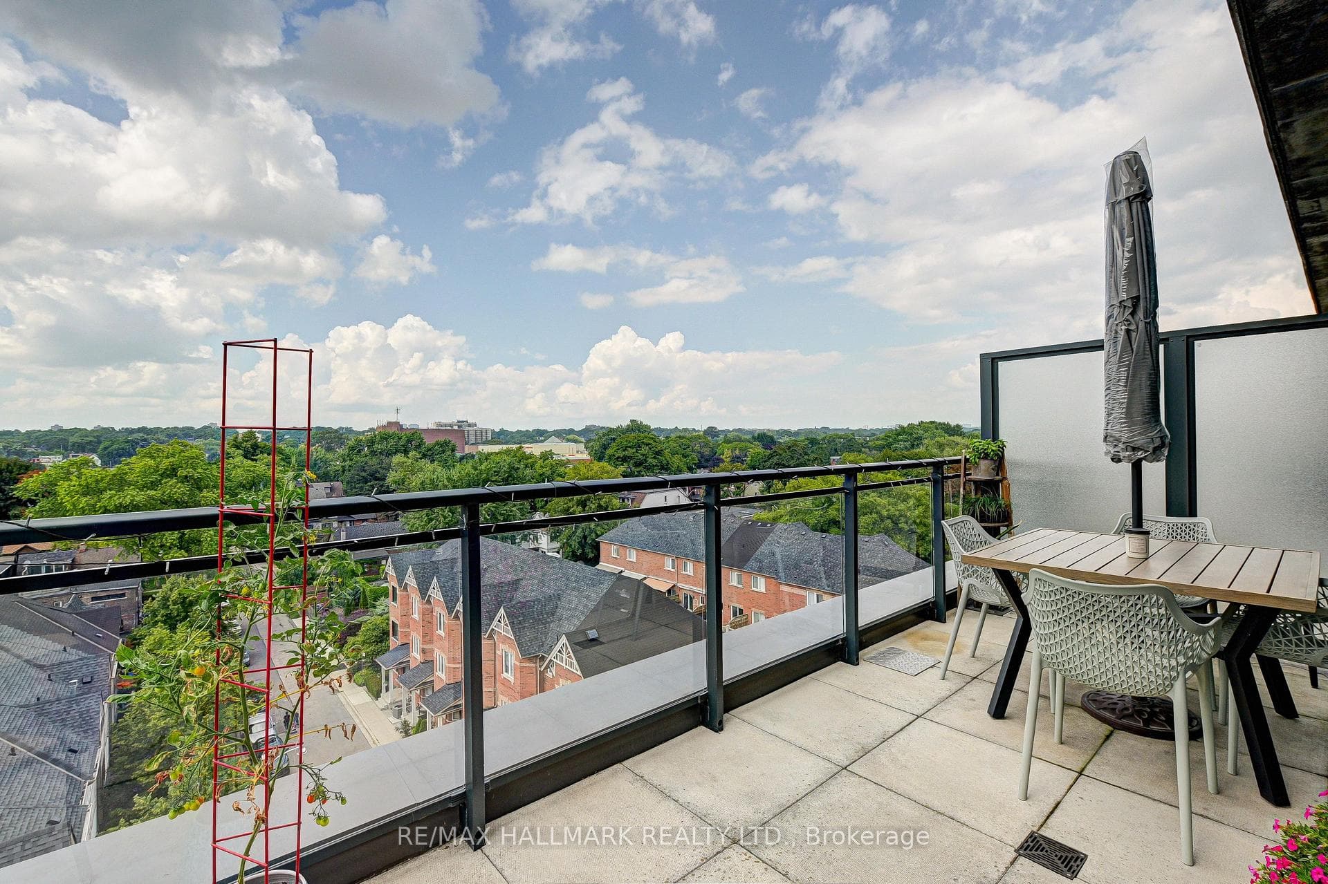 1238 Dundas Street Unit 813 photo 6