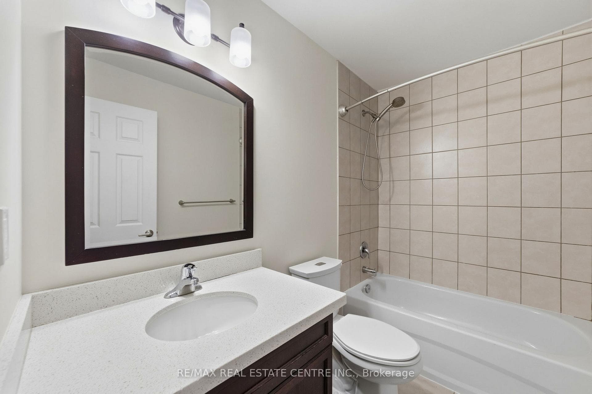 876 GOLF LINKS Road Unit 1 photo 33