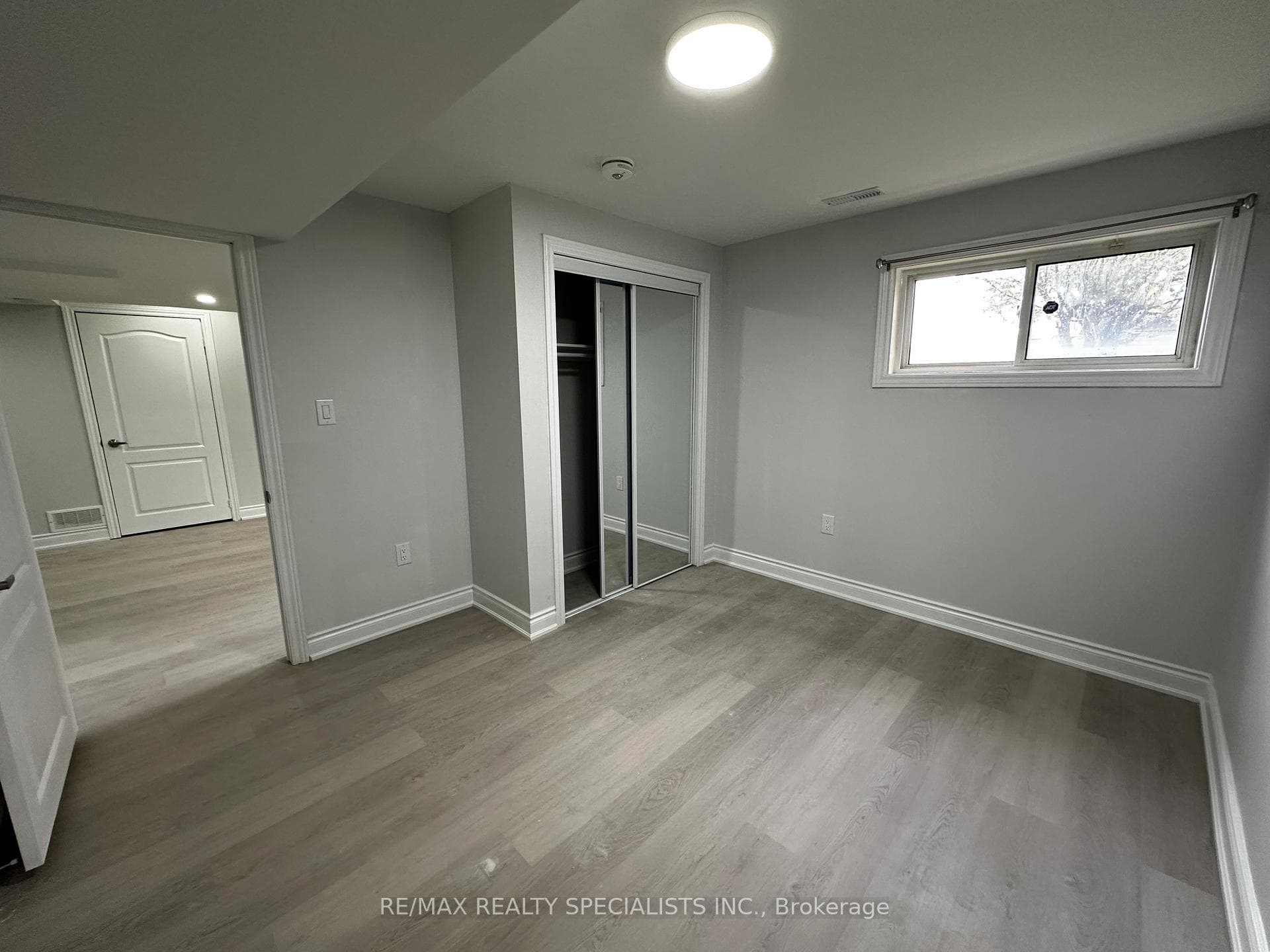 43 Earlsbridge Boulevard Unit Lower photo 8