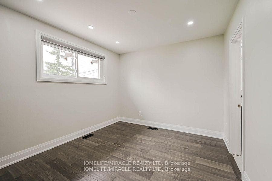 159 Taysham Crescent photo 18