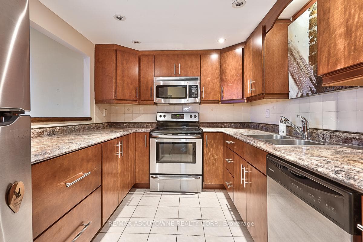 100 Bronte Road Unit 407 photo 9