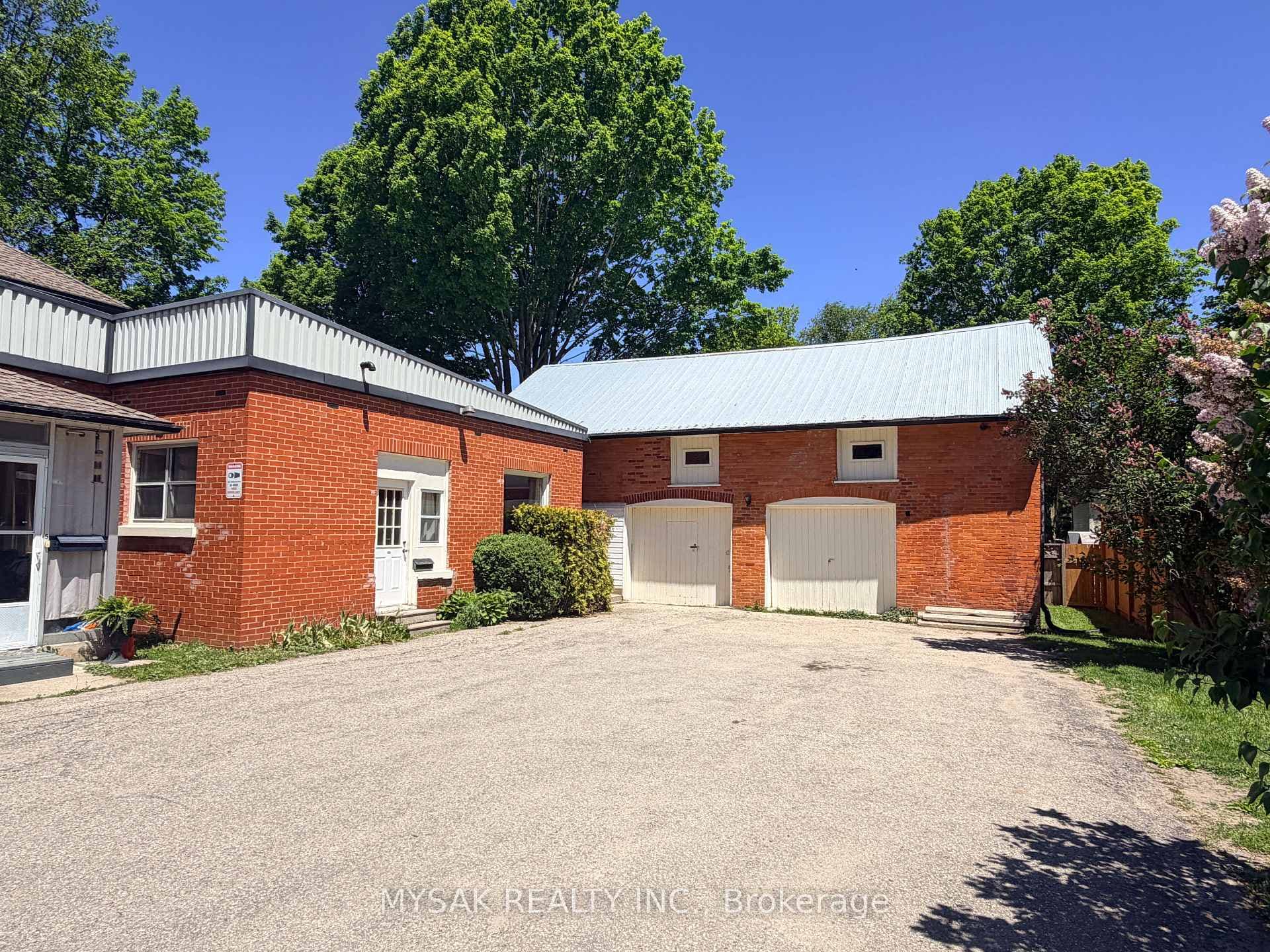 315 Centre Street photo 7