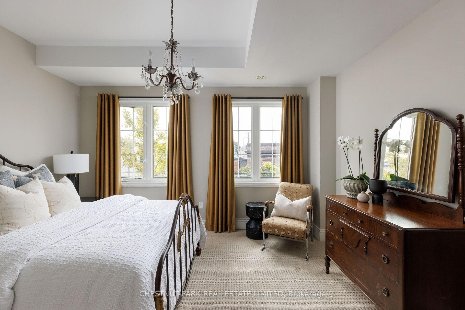 53 Connaught Avenue photo 13
