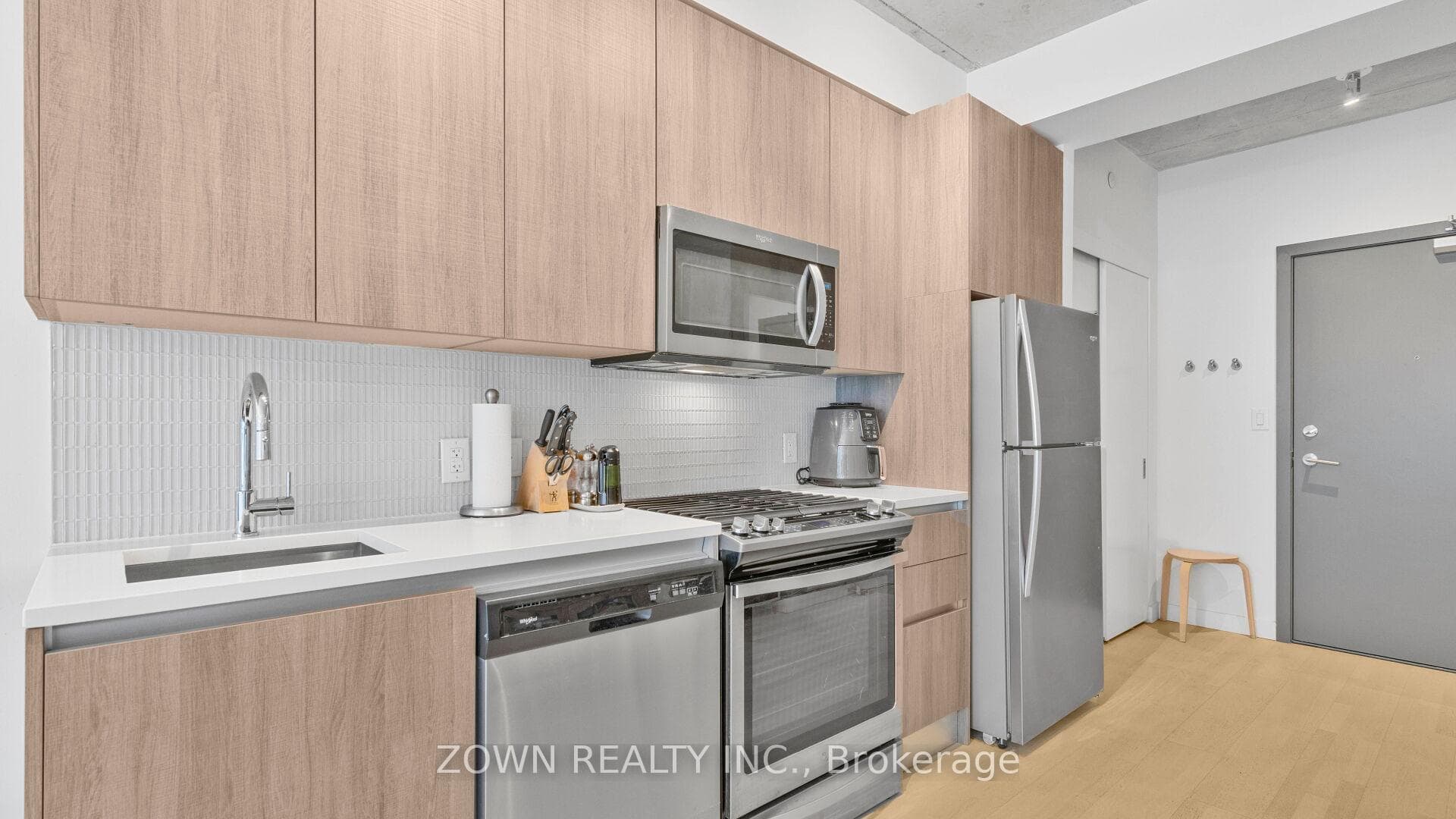 246 Logan Avenue Unit 222 photo 18