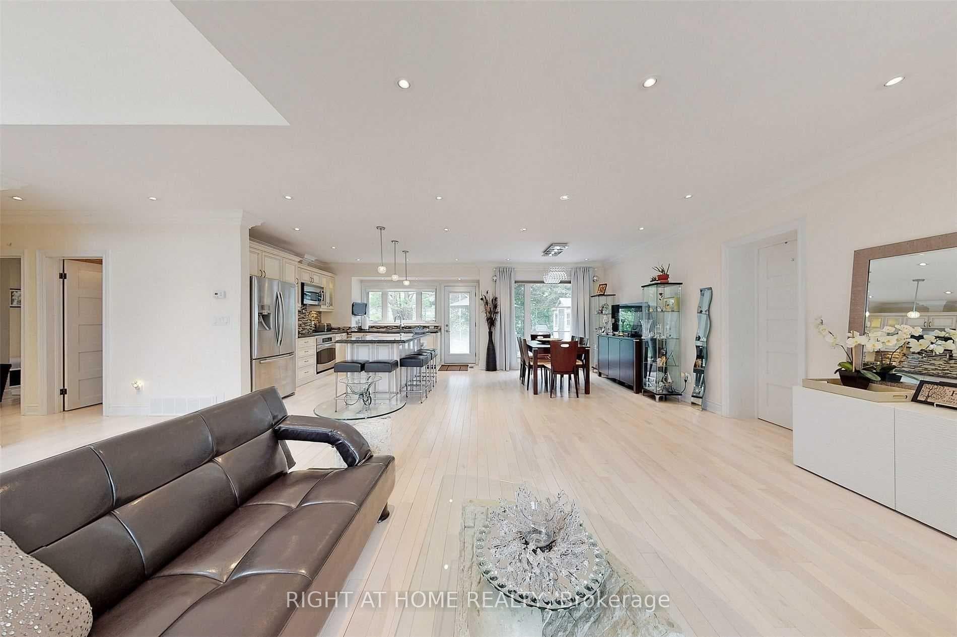 8 Terrington Court photo 4