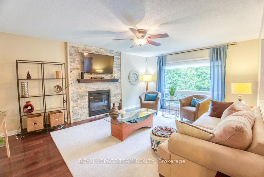 27 Sherk Crescent photo 5