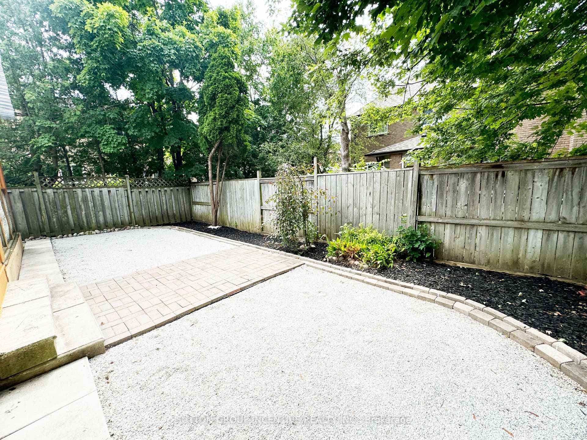 6 CARRUTHERS Crescent photo 40