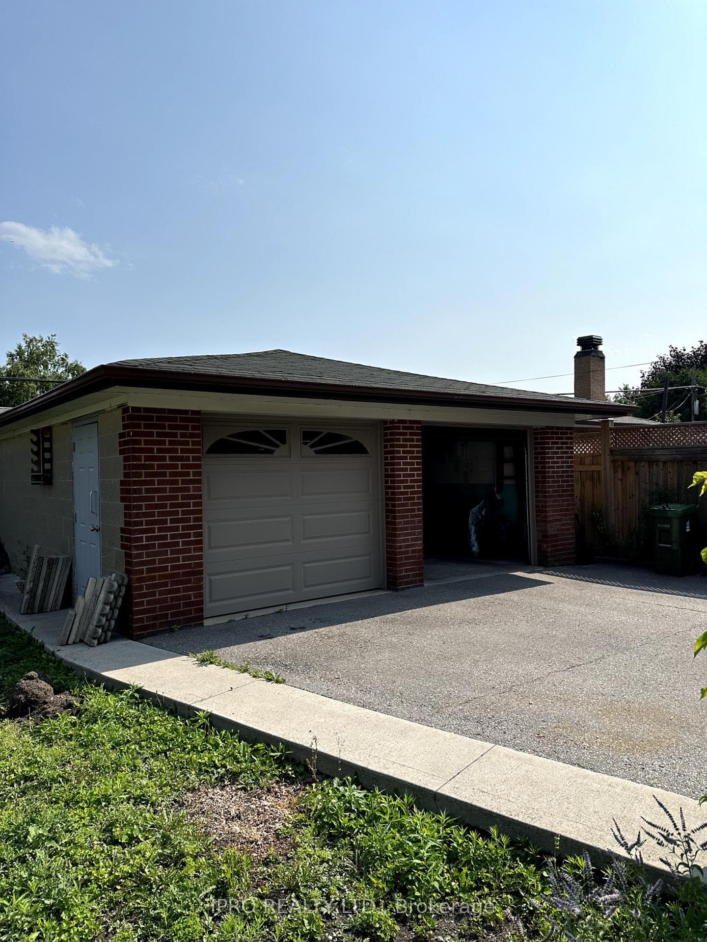371 Hillmount Avenue photo 5