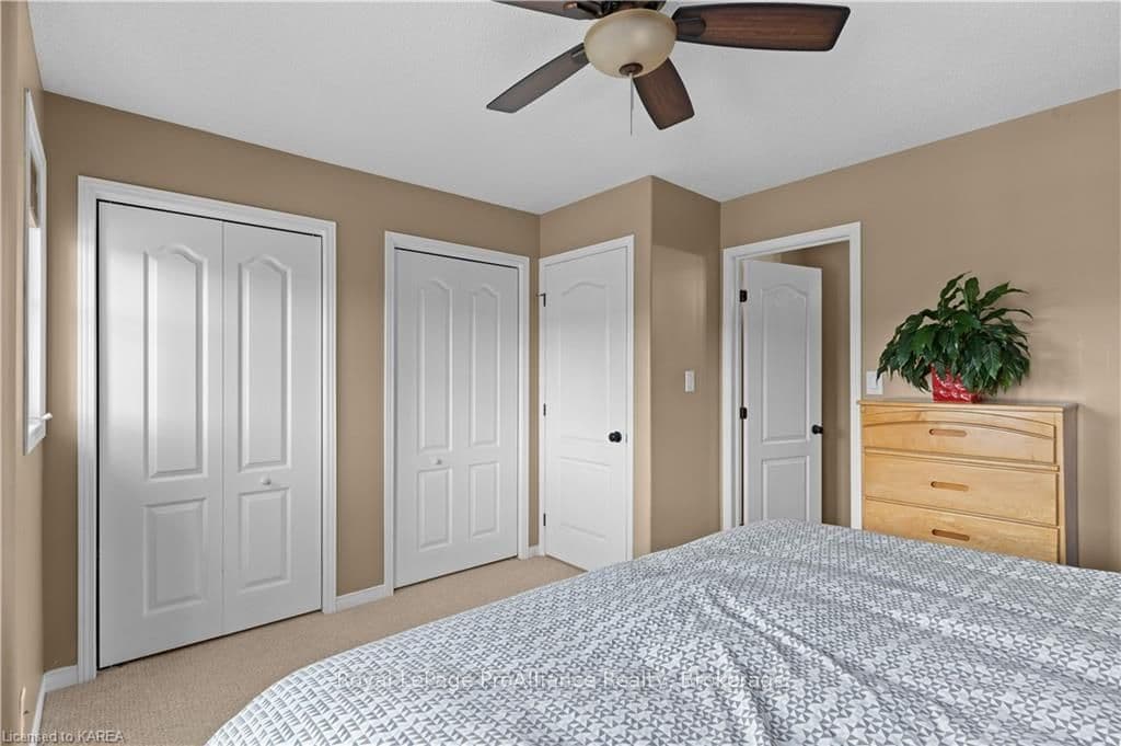 1548 CRIMSON Crescent photo 23