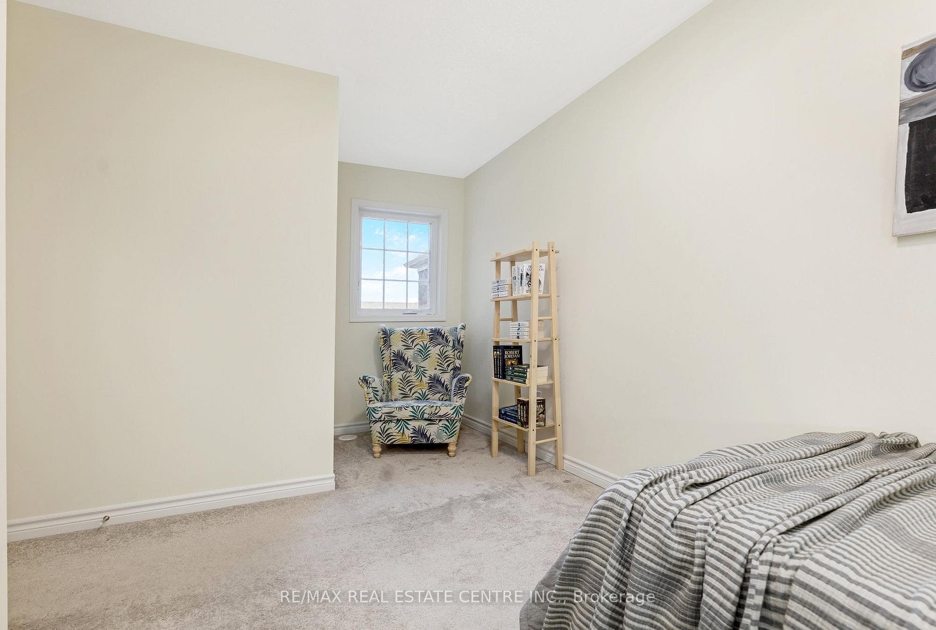 890 Ash Gate photo 16