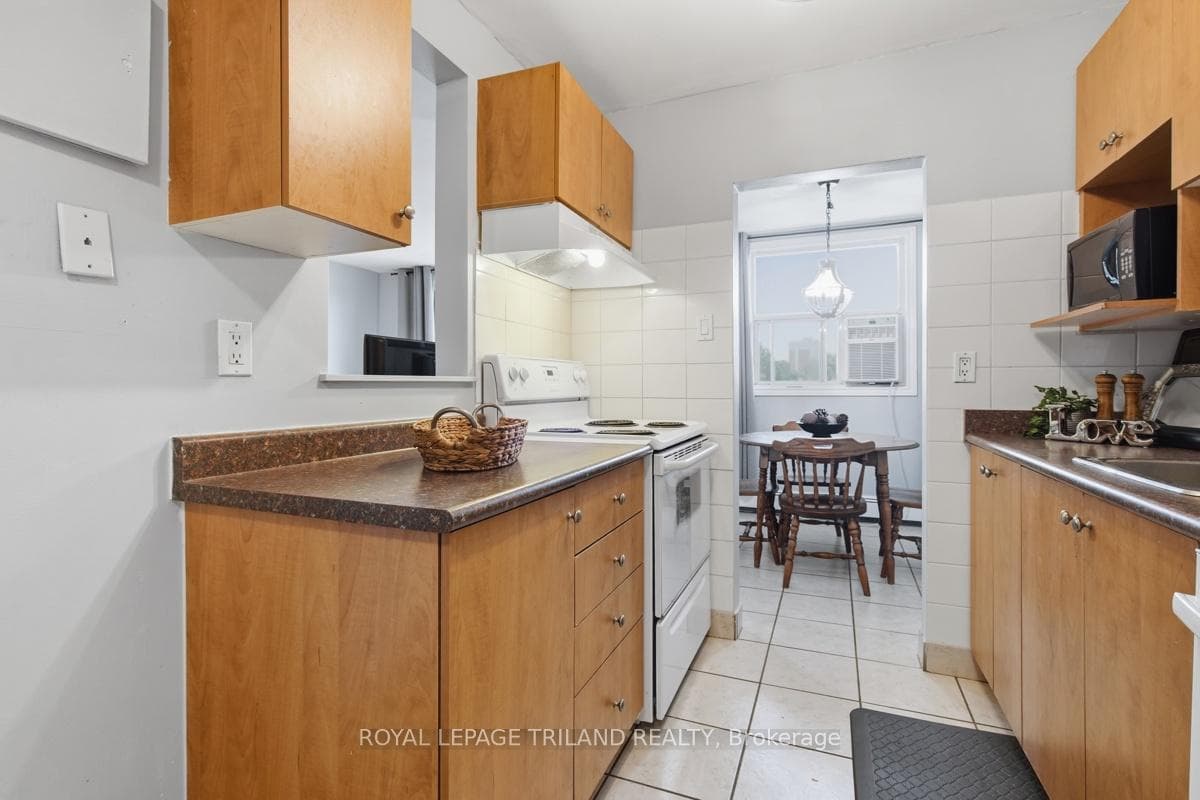 931 Wonderland Road Unit 312 photo 18