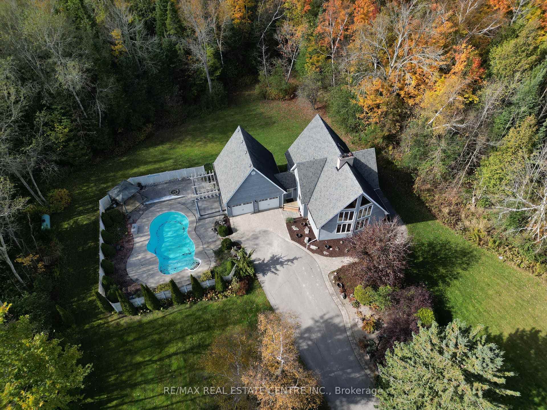 373376 6th Line photo 2