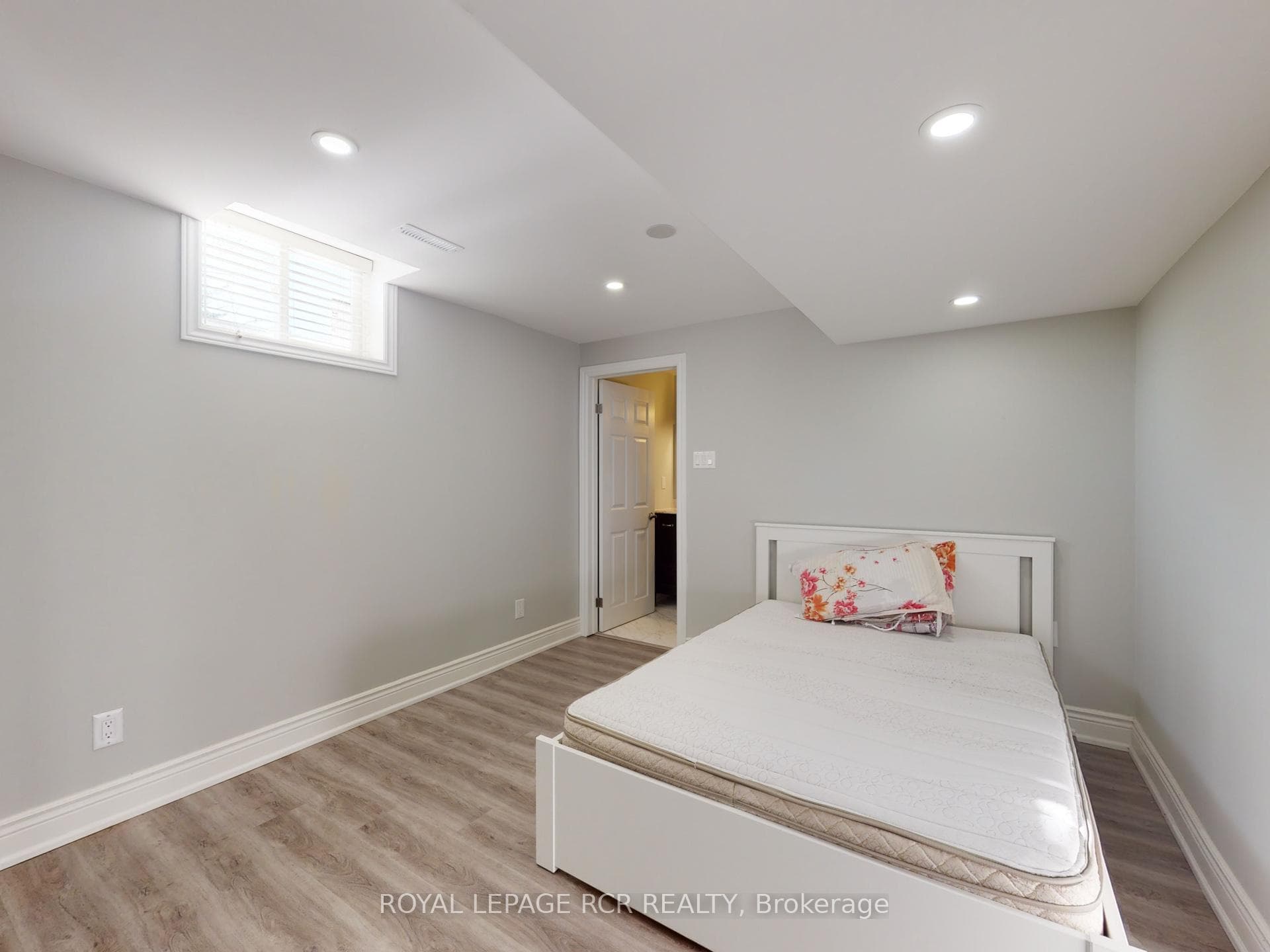 1 Meadowood Drive photo 14