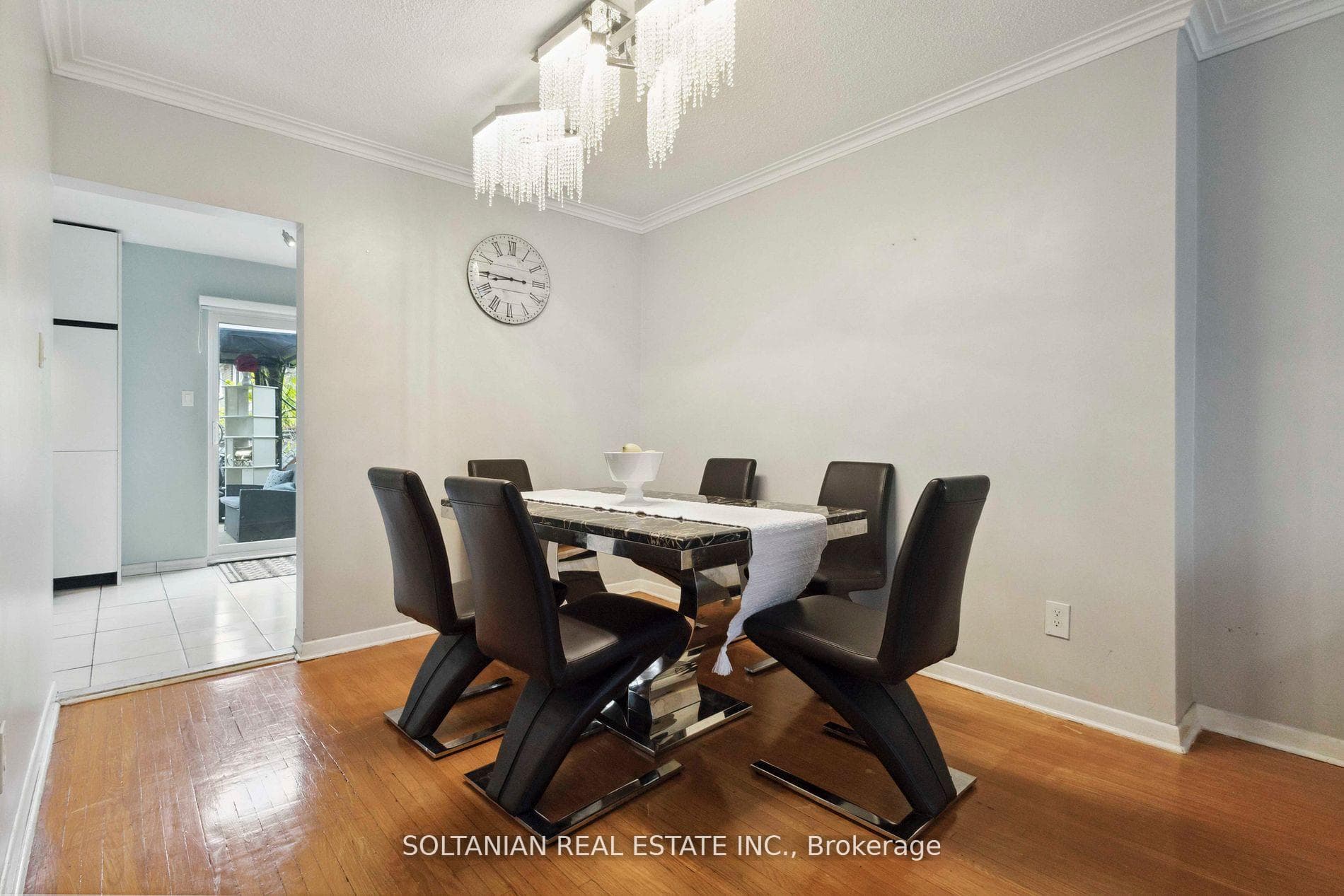 102 Elnathan Crescent photo 10