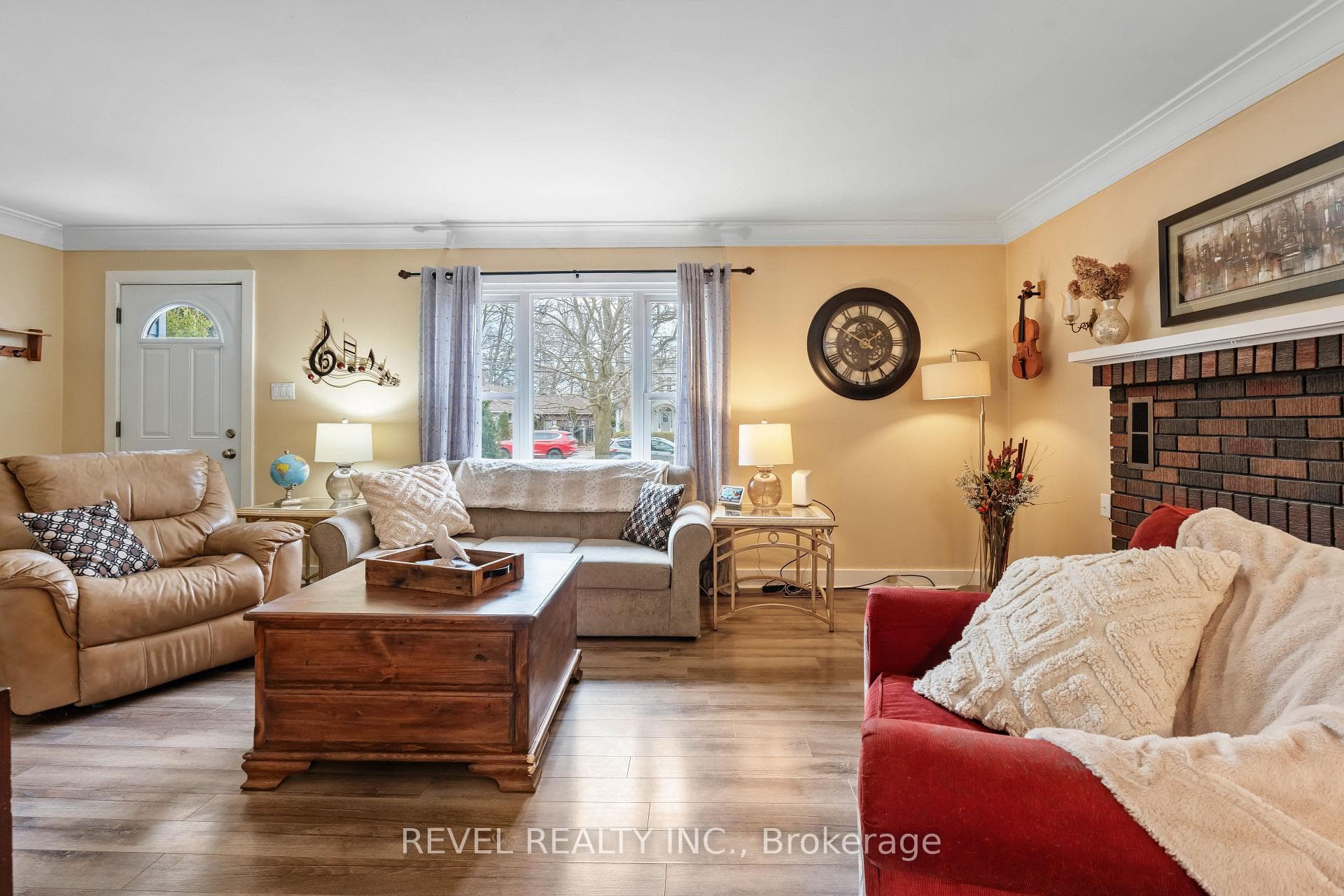 496 Devonshire Avenue photo 14