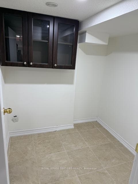 1427 Duval Drive Unit lower level photo 3